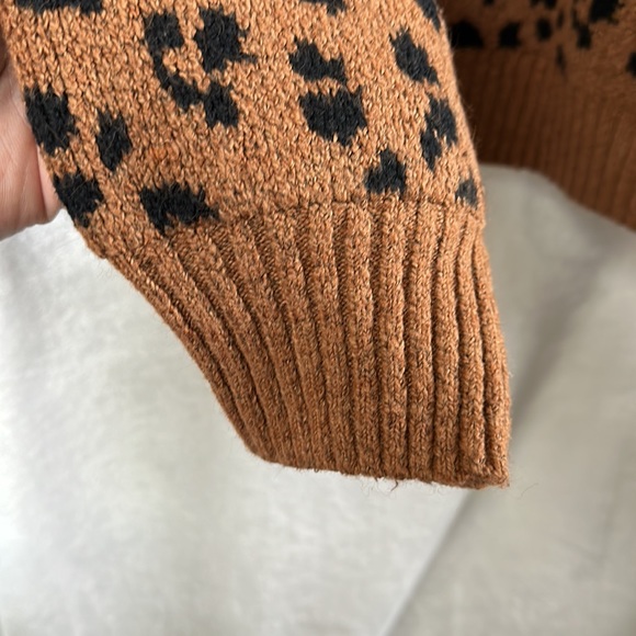 Cheetah Sweater size xxl Old Navy - Picture 4 of 5